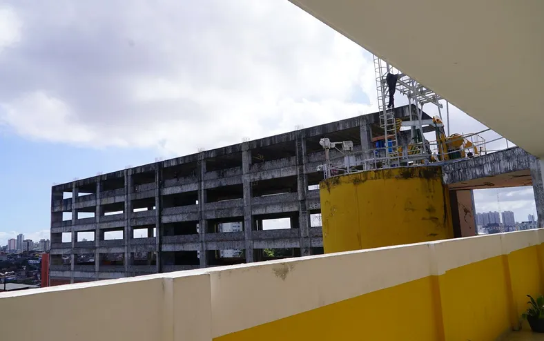 Racha exposto: projeto de prédio inacabado da Politécnica divide docentes - Imagem