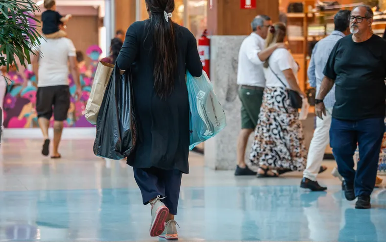 Fechamento de shoppings aos domingos acende embate entre lojistas e empregados - Imagem