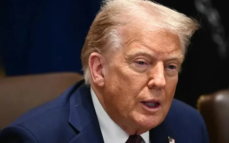 Trump impõe tarifas à Europa para forçar venda da Groenlândia - Imagem