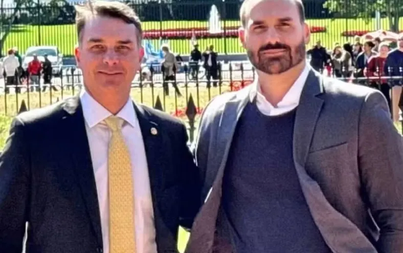 Eduardo se irrita e cobra engajamento por Flávio: "Omissão deliberada" - Imagem