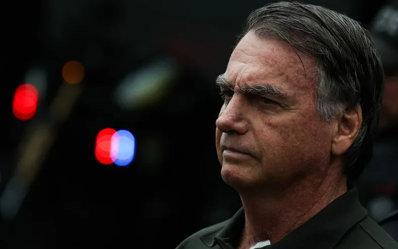 Bolsonaro segue estável na UTI e recebe oxigênio por cateter - Imagem