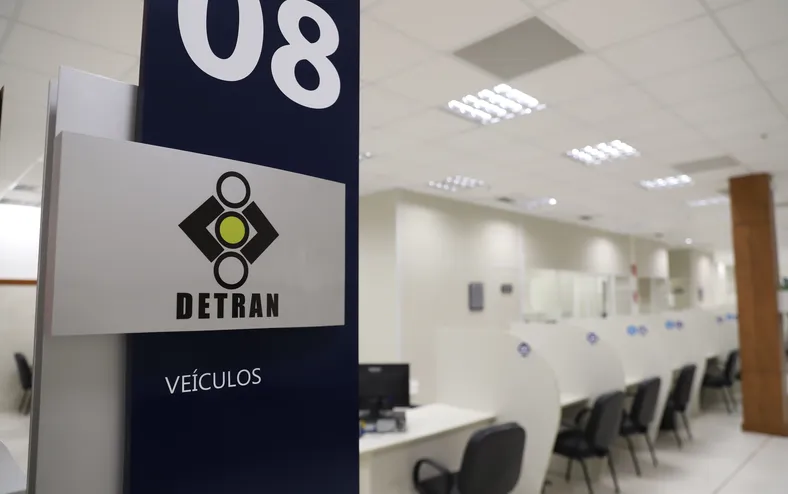 Detran-BA abre concurso para 170 vagas e salários de até R$ 3,8 mil - Imagem