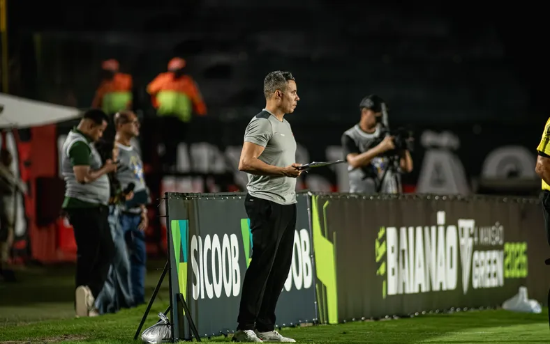 Jair Ventura compara jovem criticado do Vitória a craque do Real Madrid - Imagem