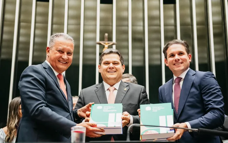 Lula reafirma compromisso com o desenvolvimento e projeta fim da escala 6x1 em 2026 - Imagem