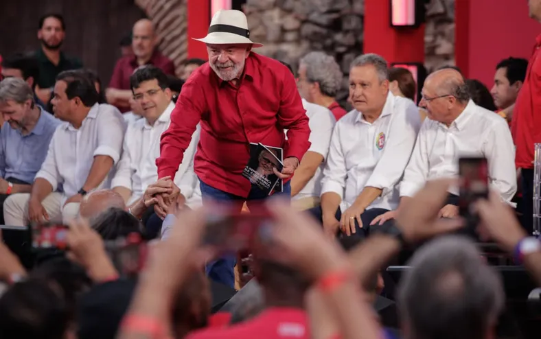 Lula usa aniversário do PT na Bahia para comparar legados na Saúde e Educação - Imagem