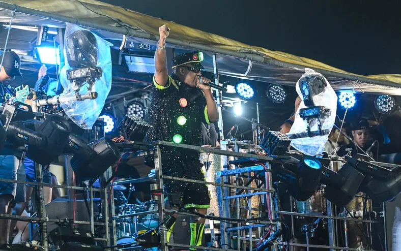 Márcio Victor chora ao passar por camarote com homenagem a Preta Gil - Imagem