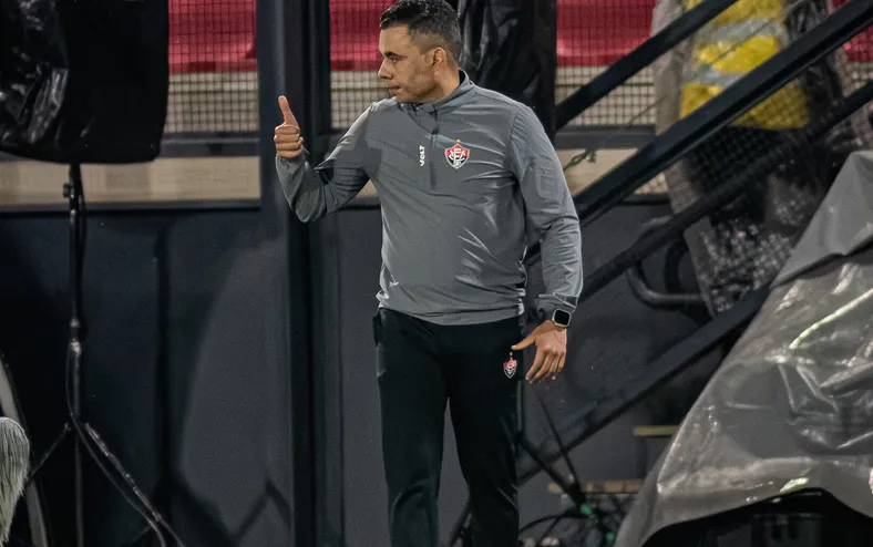 Números da defesa do Vitória preocupam em jogos fora de casa; entenda - Imagem