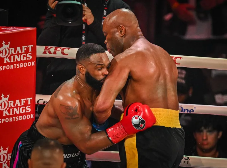 Anderson Silva nocauteia Tyron Woodley em Miami - Imagem