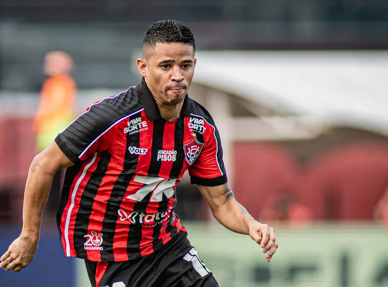 Coritiba tenta atravessar o Vitória para contratar Erick; saiba mais - Imagem