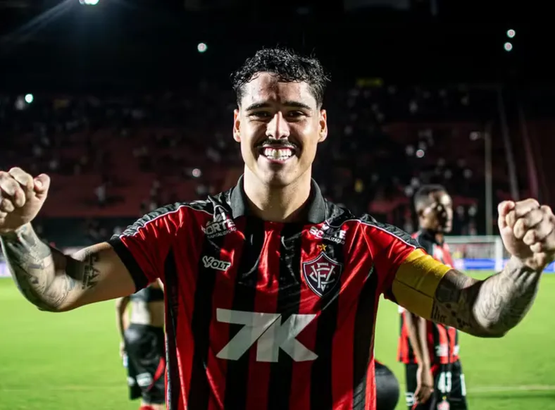 Em lágrimas, Lucas Halter expõe drama da permanência do Vitória - Imagem