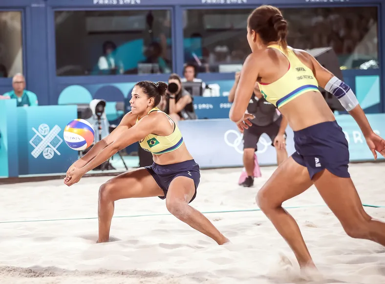 Encontro de gerações: Lendas do vôlei desafiam atuais campeãs - Imagem