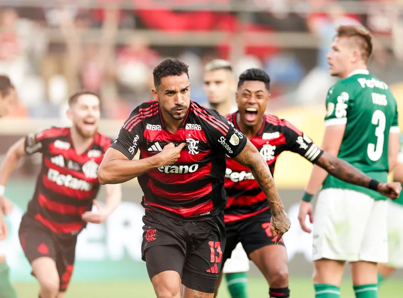 Padre interrompe missa após gol e brinca: “Será que foi do Flamengo?” - Imagem