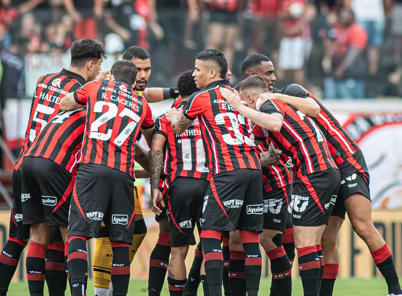 Não ficam! Vitória confirma saídas de volante e centroavante - Imagem