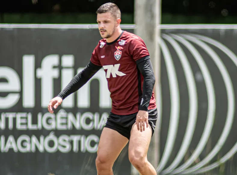 Renato Kayzer ignora férias e volta a treinar com o Vitória para temporada 2026 - Imagem