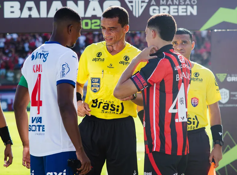 Bahia garante vantagem na fase final do Baianão após empate do Vitória - Imagem