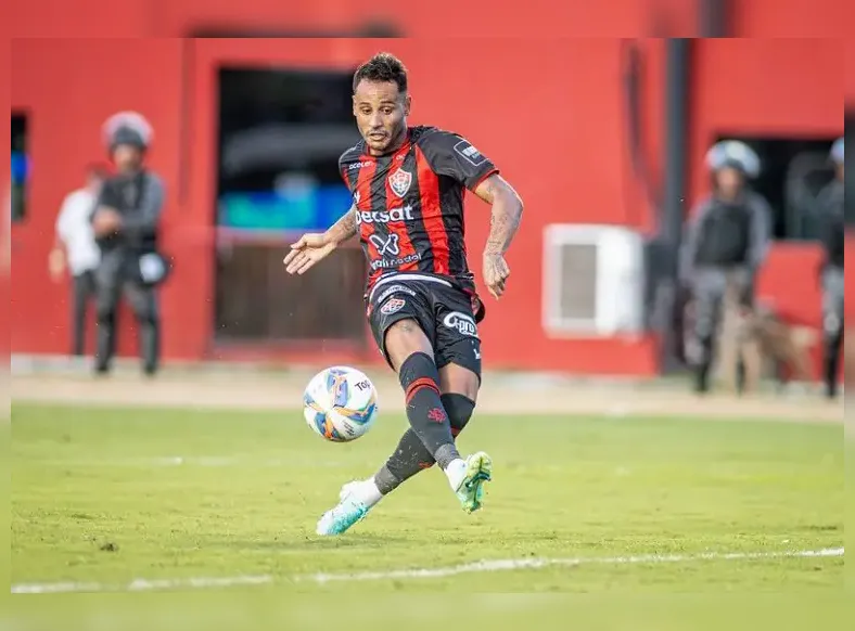 Vídeo: Ex-Vitória reencontra filha após 8 meses de prisão por tráfico - Imagem