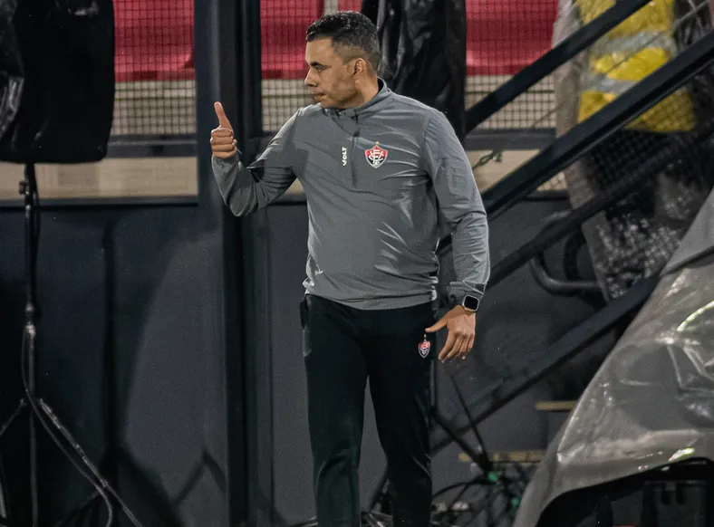 Números da defesa do Vitória preocupam em jogos fora de casa; entenda - Imagem