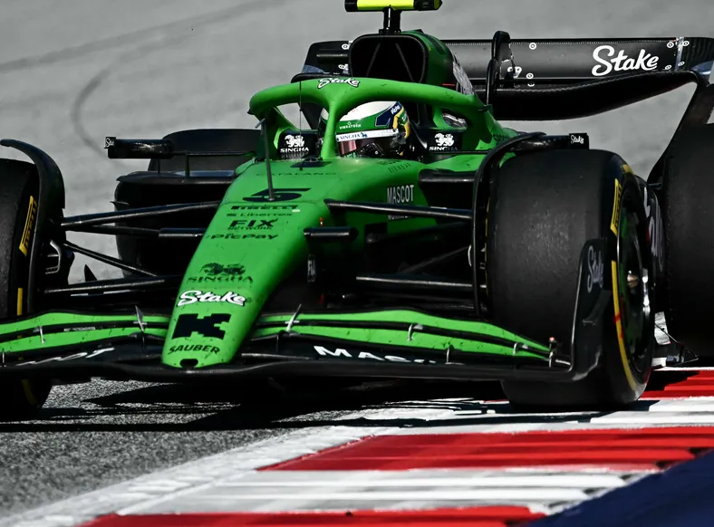 F1 2026: novo capacete de Bortoleto homenageia Ayrton Senna - Imagem