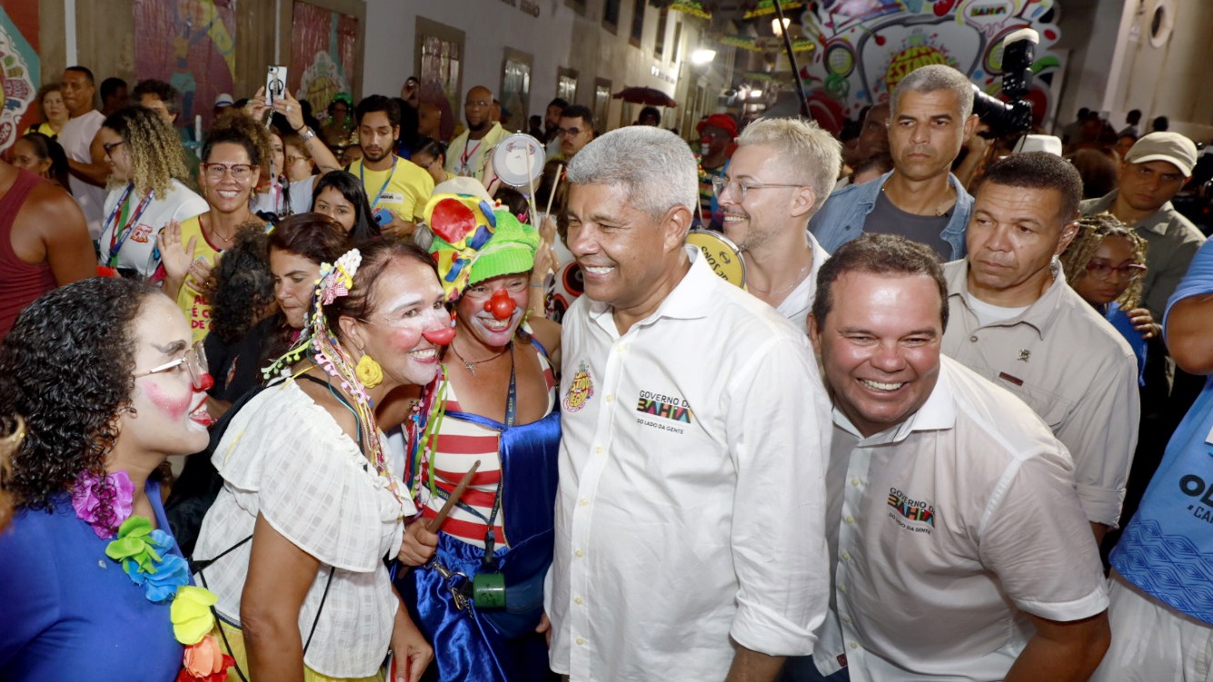 Carnaval familiar: Santo Antônio Além do Carmo vira refúgio na folia