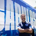 Adversário do Vitória mira afastar crise com técnico multicampeão imagem