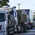 Alta dos combustíveis faz Lula agir para evitar greve dos caminhoneiros imagem