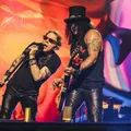 Antes de Slash: Guns N' Roses 'encontra' a Guitarra Baiana em noite histórica imagem