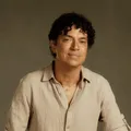 Após polêmica, Jorge Vercillo recebe título na Câmara de Salvador imagem