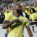Atacante da Seleção marcou gol contra em Vitória x Cruzeiro; relembre imagem