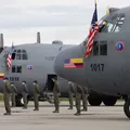 Avião militar com 125 pessoas cai durante decolagem na Colômbia imagem