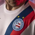 Bahia lança camisa principal para temporada 2026; veja fotos imagem