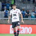 Camutanga sofre entorse e vira preocupação no Vitória; veja o lance imagem
