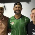Clube diz que mantém contrato com o goleiro Bruno mesmo após decisão de prisão imagem