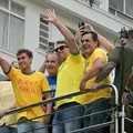 Contatos de Nikolas e Flávio Bolsonaro são encontrados no celular de Vorcaro imagem