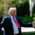 Popularidade de Trump despenca e acende alerta para republicanos imagem