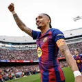 Copa à vista: Raphinha faz hat-trick em goleada do Barcelona imagem