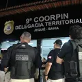 Crianças são baleadas em ataque a tiros em praça no interior da Bahia imagem