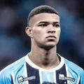 Crise na zaga pode fazer Grêmio estrear jovem de 18 anos contra Bahia imagem
