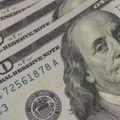 Dólar fecha abaixo de R$ 4,90 pela 1ª vez desde 2024; Ibovespa sobe imagem