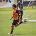Entenda situação dos estrangeiros que têm contrato curto no Vitória imagem