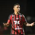 Erick vai jogar em Vitória x Corinthians? Entenda situação do atacante imagem