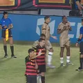 Na Copa do Nordeste, jogador leva 2 amarelos e não é expulso; entenda a polêmica imagem