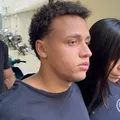 Estupro coletivo: réu se entrega com camisa escrita “Não se arrependa” imagem