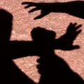 Estupro e espancamento: como pais podem lidar com adolescentes perigosos imagem