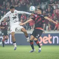Ex-árbitros apontam erros em jogo polêmico do Vitória contra o Athletico imagem