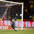 Ex-Vitória brilha em disputa de pênaltis e classifica Sport na Copa do Brasil imagem
