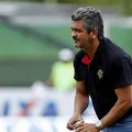 Ex-Vitória fica 'preso' no Catar e presencia guerra de perto: "Medo" imagem