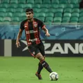 Ex-zagueiro do Vitória acerta com equipe da Série B para 2026 imagem