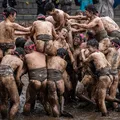 Festival da Lama no Japão: veja fotos do Warabi Hadaka Matsuri imagem