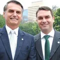 Flávio vira advogado de Bolsonaro como tática eleitoral do PL; entenda imagem