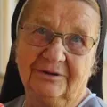 Freira é morta asfixiada após homem invadir convento ao "ouvir vozes" imagem